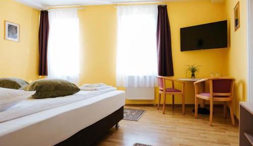 Standard Queen Room