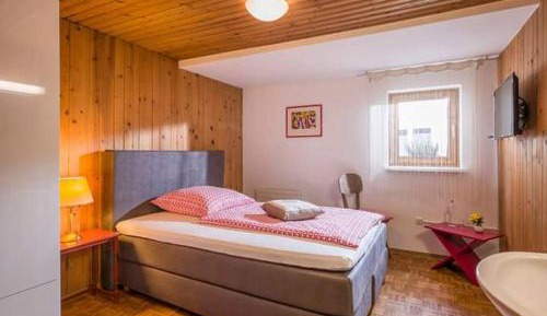 Budget Double Room with Shared Bathroom