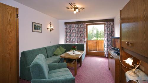 One-Bedroom Apartment with Balcony