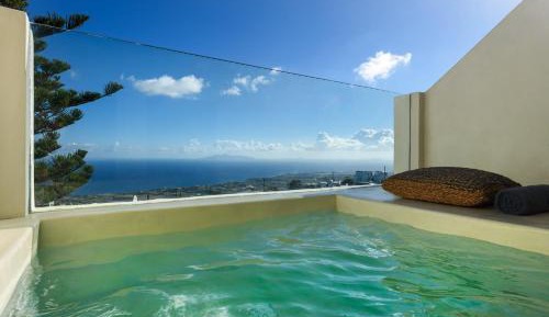 Suite with Heated Jacuzzi and Sea View