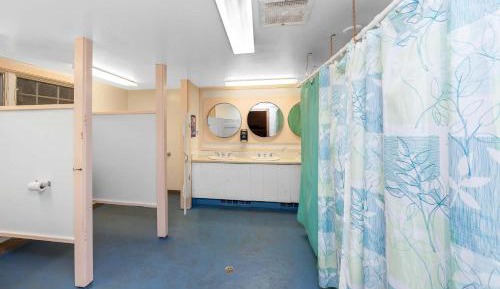 	 Private 4-Person Room with Bathroom