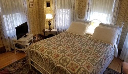 Desiree's Queen Room