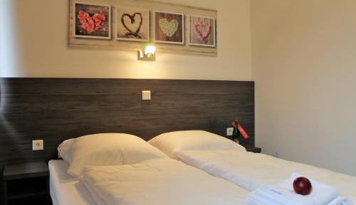 Single Room with Shared Bathroom