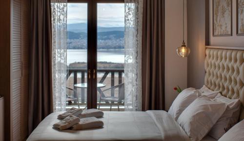 Deluxe Triple Room with Lake View