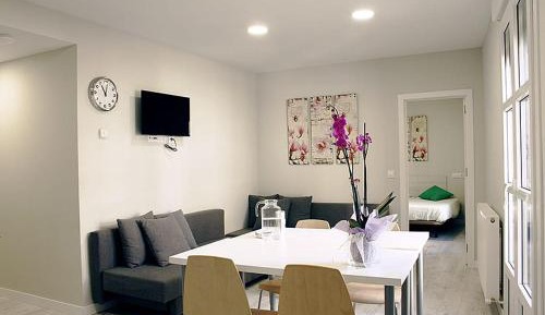 Two-Bedroom Apartment with 2 Bathrooms 