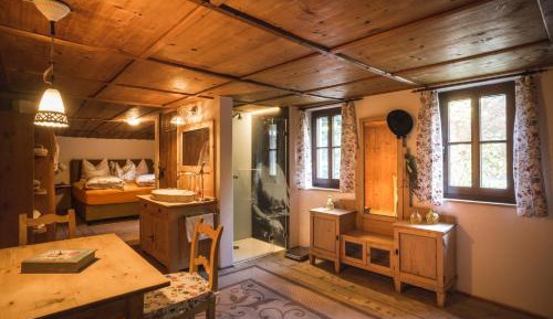 Deluxe Double Room with Shower