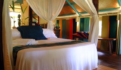 Yellow Orchid Villa with Balcony