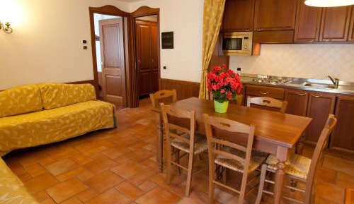 One-Bedroom Apartment with Balcony (5 Adults)