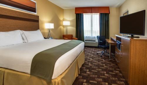 King Suite with Roll-In Shower - Disability Access/Non-Smoking