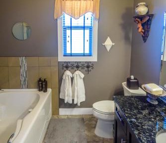 Queen Suite with Balcony and Vineyard View