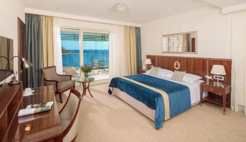 Double or Twin Room with Balcony and Sea View