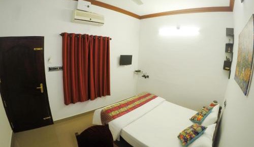 Deluxe Queen Room