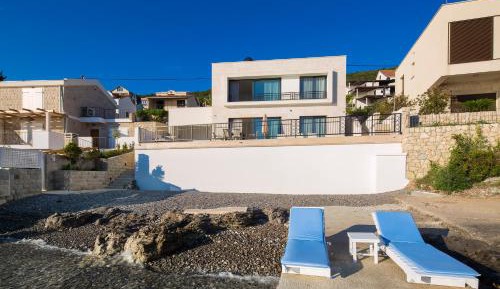 Villa - Beach Front