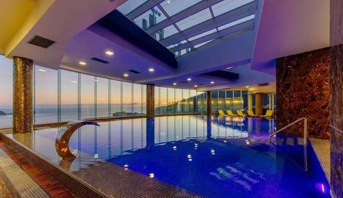 Apartment with Panoramic Mountain View
