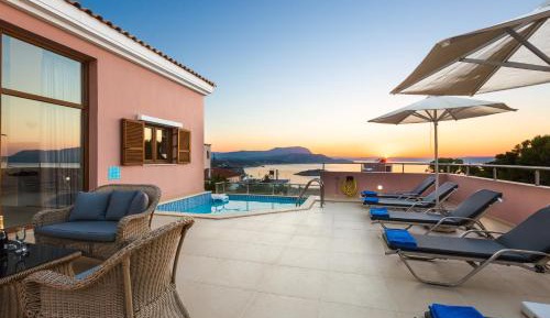 Four-Bedroom Home with Sea View and Private Pool