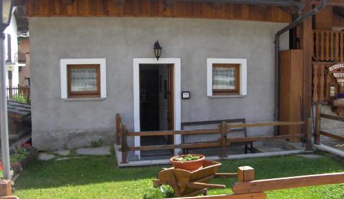 One-Bedroom Apartment (4 Adults)