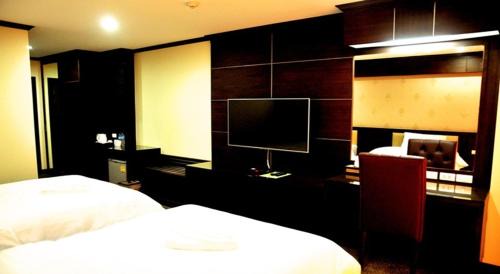 Standard Twin Room with City View