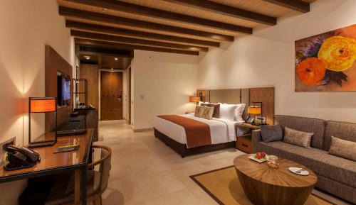 Deluxe Double or Twin Room (Complimentary Hi-Tea ,15% off on session of Spa and 20% Off on Laundry service)