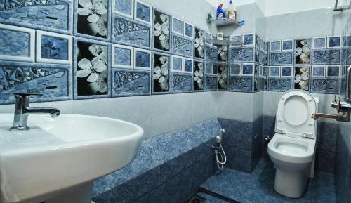 One Double Bed in 6-Bed Mixed Dormitory Room