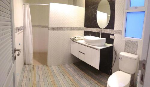 Deluxe King Suite