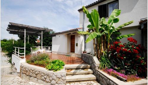 Studio with Garden View