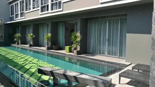 Deluxe Double or Twin Room with Pool Access