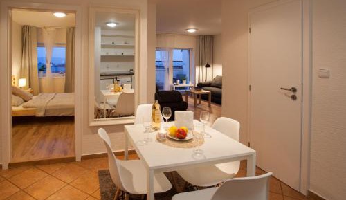 Deluxe Apartment with Terrace and parking