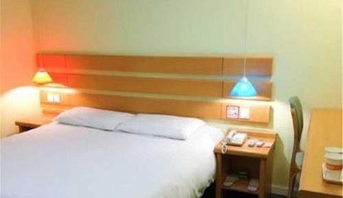 Business Queen Room