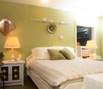 Queen Room with Shared Bathroom