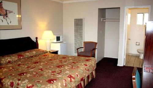 Queen Room - Non-Smoking