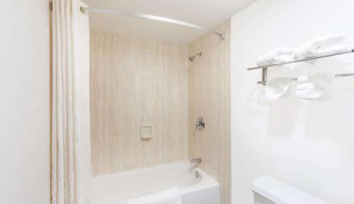 Deluxe King Room - Non-Smoking