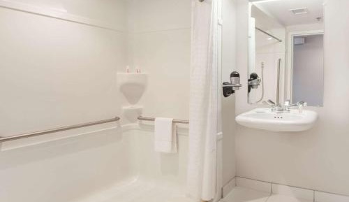 Deluxe Queen Room with Two Queen Beds - Disability Access - Non-Smoking