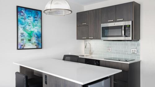 King Studio with Kitchen and Sofa Bed