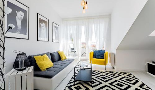 Apartment with Lake View