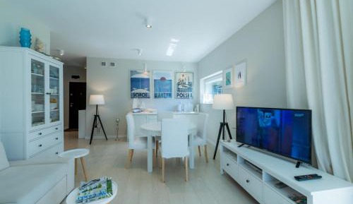 Apartment with Lake View