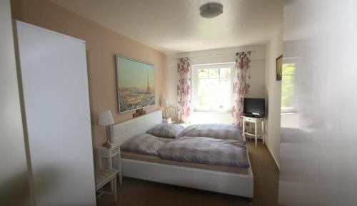 Queen Room with Garden View