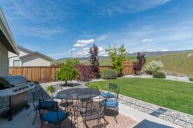 East Wenatchee House | Manicured home w/ hot tub, patio & gorgeous views - close to town & the rivers!