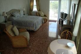 Pembroke Apartment | Robin's Nest Guest Apartments