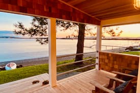 Bow Cabin | Beachfront Cottage - Samish Island