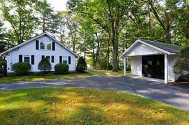 Webster House | Beautiful and Quiet Lakeside Retreat