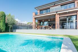 Caldes d'Estrac Villa | HomeHolidaysRentals Adonis- Costa Barcelona