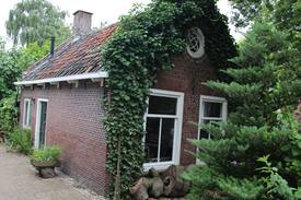 Nieuwerbrug Cabin | Typical dutch tiny house in the country from 1850
