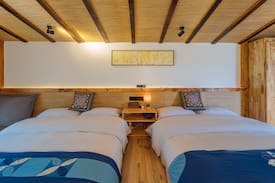 Mofenglin Hotel | 【花筑·朴墅民宿】秋分·观景豪华标间：万峰林景区内/归园田居/质朴中式/果园采摘