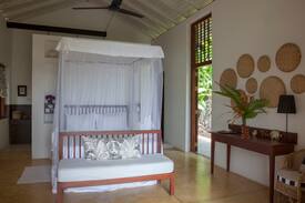 Koggala Hotel | Gorgeous private villa on lake Koggala near Galle