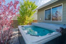 East Wenatchee House | Manicured home w/ hot tub, patio & gorgeous views - close to town & the rivers!