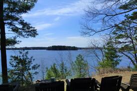 Webster House | Beautiful and Quiet Lakeside Retreat
