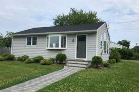Old Lyme House | Newly built house with game room!