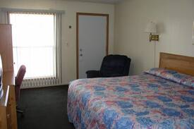 Fairmont Hotel | BUDGET INN-STANDARD 2 QUEEN BED
