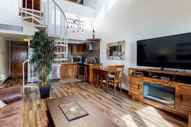 Gold Beach Apartment | Dog-friendly, riverfront, loft-style condo w/ water & bridge views - Free WiFi!