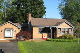 Van Buren Point Cabin | Cozy deluxe Van Buren Point cottage w/ lake views
